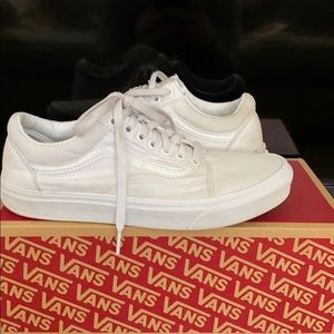 white vans shoes size 8.5 men’s
